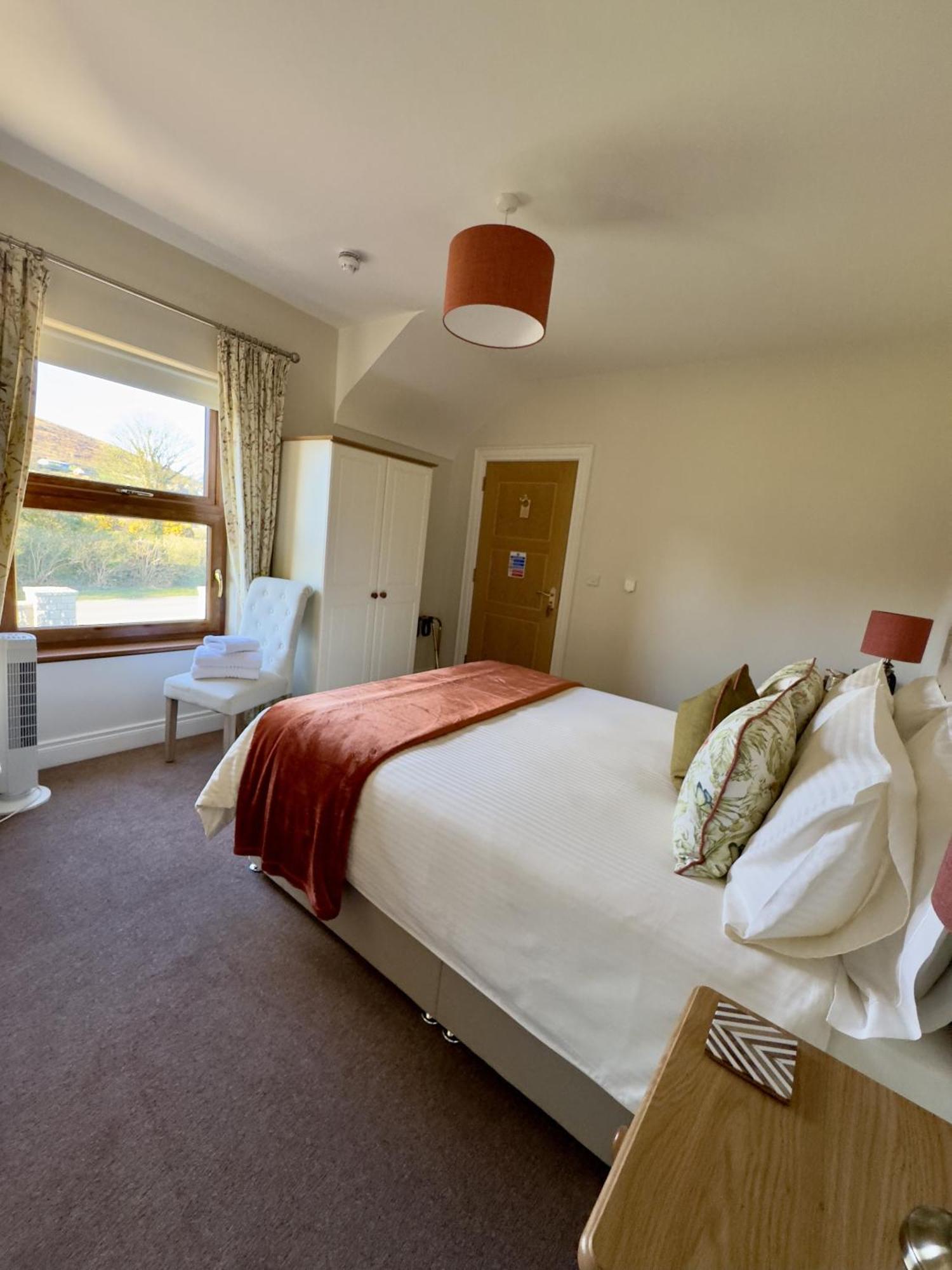 Mourne Country House Bed And Breakfast Kilkeel Oda fotoğraf