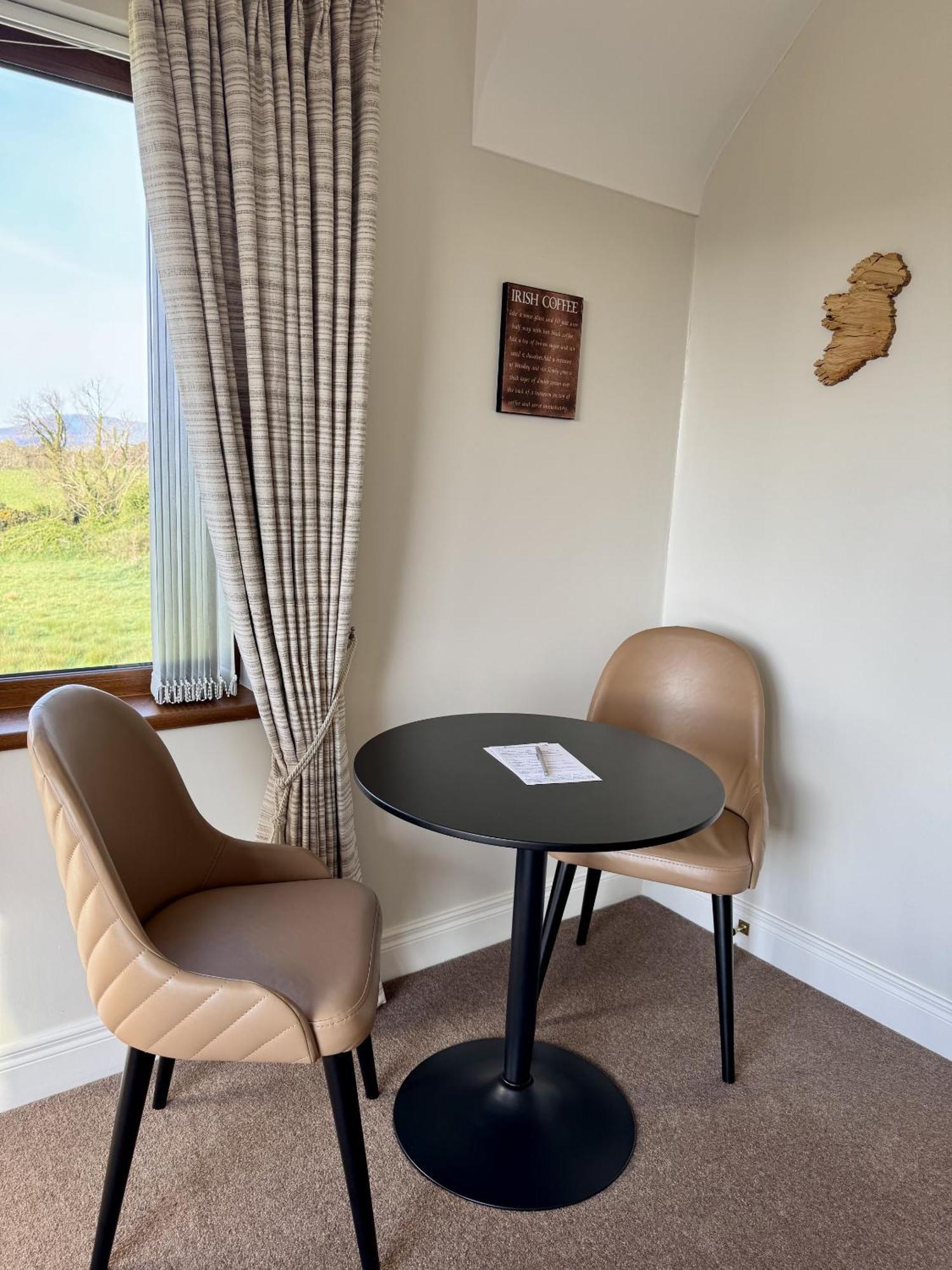 Mourne Country House Bed And Breakfast Kilkeel Oda fotoğraf